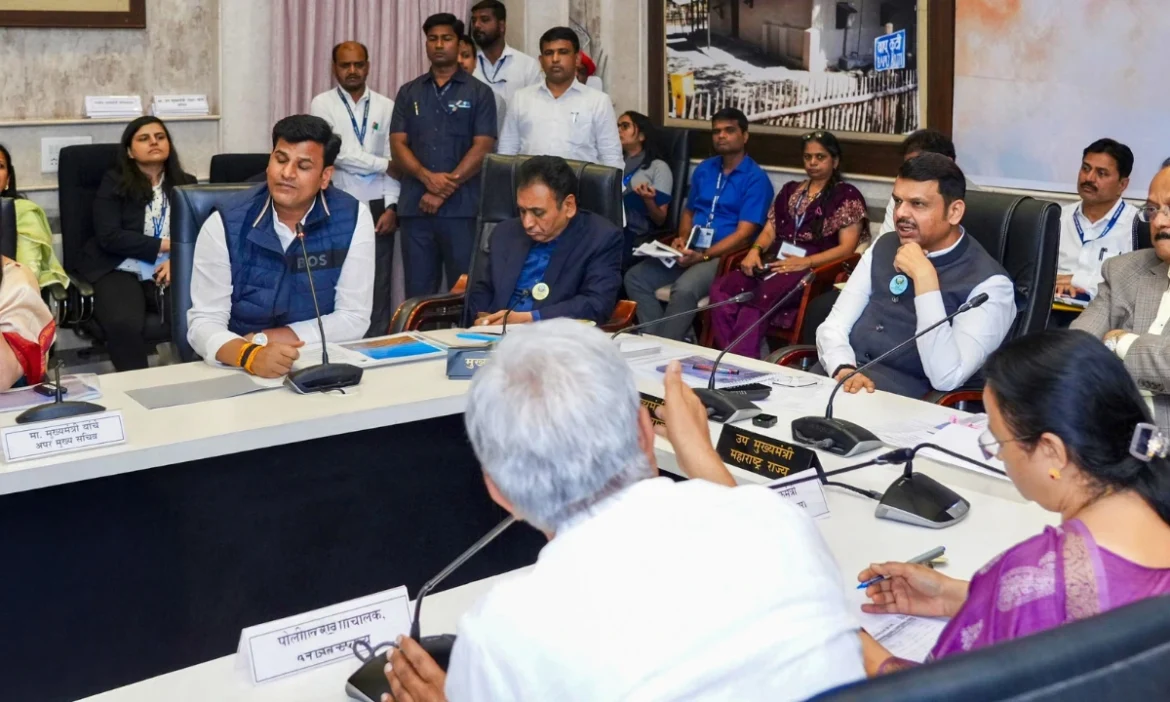 अमरावतीच्या विकासावर मुख्यमंत्र्यांचा भर; अपूर्ण कामे लवकर पूर्ण करा – फडणवीसांचे निर्देश