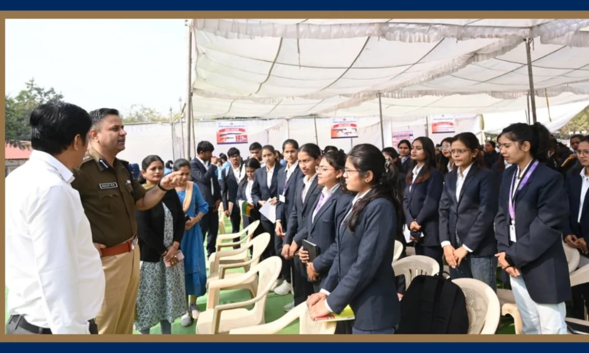 “गुड टच-बॅड टच ते सायबर फसवणूक… अमरावतीतील विद्यार्थ्यांना पोलिसांकडून ‘जीवनरक्षक’ मार्गदर्शन!”